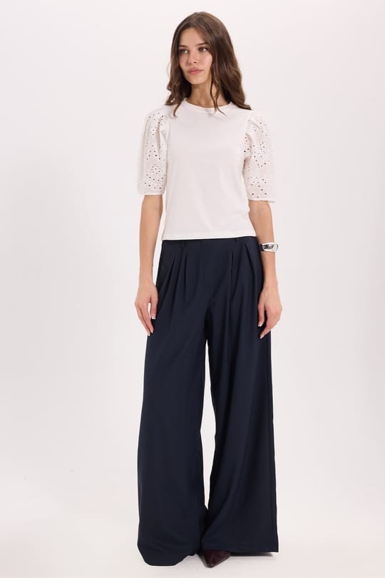 Kadın Slim Fit Dar Kesim %100 Pamuk Kısa Kollu Bisiklet Yaka Beyaz Tişört
