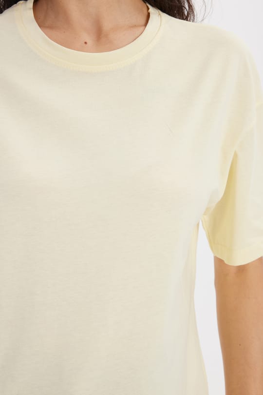 Kadın Slim Fit Dar Kesim %100 Pamuk Kısa Kollu Bisiklet Yaka Sarı Tişört