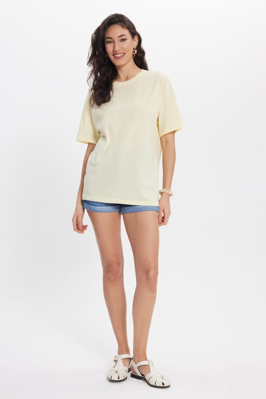 Kadın Slim Fit Dar Kesim %100 Pamuk Kısa Kollu Bisiklet Yaka Sarı Tişört