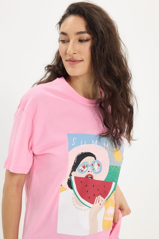 Kadın Oversize Geniş Kesim %100 Pamuk Bisiklet Yaka Kısa Kollu Baskılı Pembe Tişört