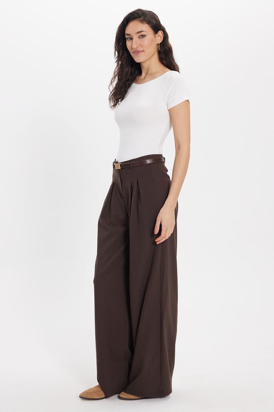 Kadın Slim Fit Dar Kesim Pamuklu Yumuşak Dokulu Kısa Kollu Kayık Yaka Beyaz Tişört