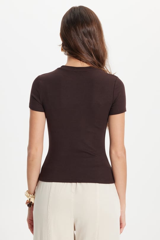 Kadın Slim Fit Dar Kesim Pamuklu Kısa Kollu Bisiklet Yaka Kahverengi Tişört