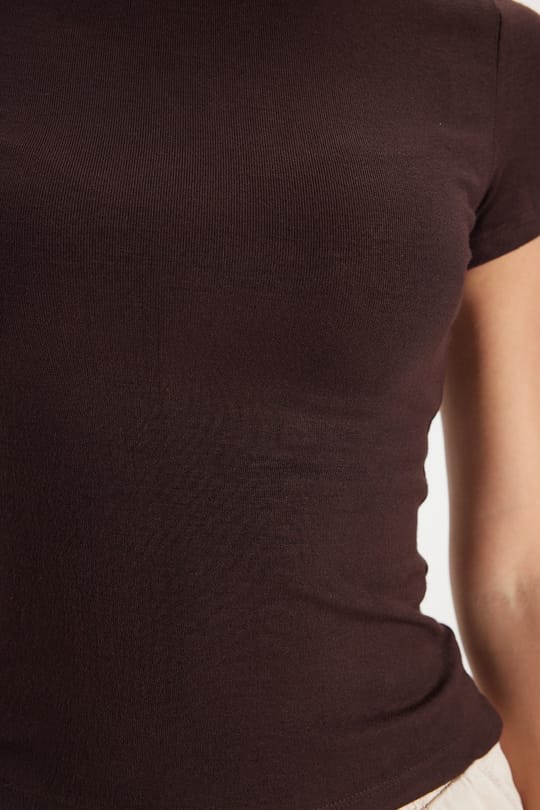 Kadın Slim Fit Dar Kesim Pamuklu Kısa Kollu Bisiklet Yaka Kahverengi Tişört