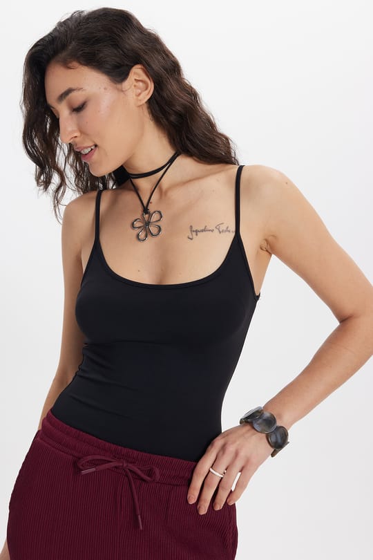 Kadın Slim Fit Dar Kesim Pamuklu Likralı İnce Askılı Siyah Atlet
