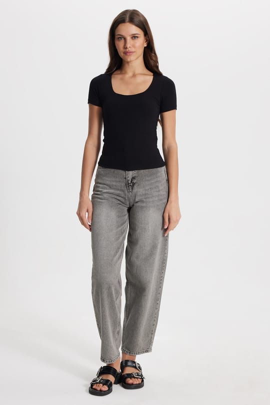 Kadın Slim Fit Dar Kesim Modal Kumaş Yumuşak Dokulu Pamuklu Kare Yaka Kısa Kollu Siyah Tişört