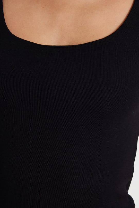 Kadın Slim Fit Dar Kesim Modal Kumaş Yumuşak Dokulu Pamuklu Kare Yaka Kısa Kollu Siyah Tişört