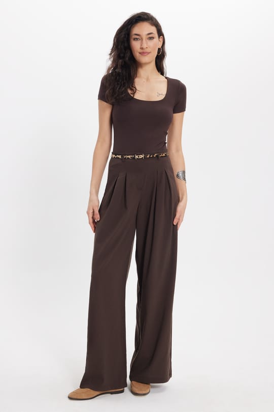 Kadın Slim Fit Dar Kesim Modal Kumaş Yumuşak Dokulu Pamuklu Kare Yaka Kısa Kollu Kahverengi Tişört