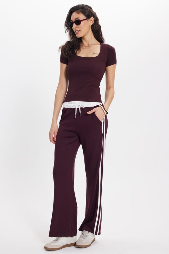 Kadın Slim Fit Dar Kesim Modal Kumaş Yumuşak Dokulu Pamuklu Kare Yaka Kısa Kollu Mürdüm Tişört