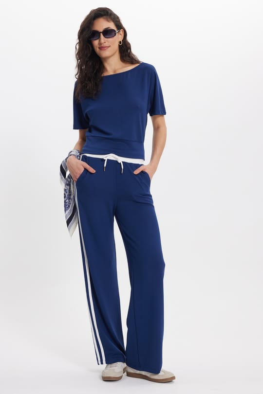 Kadın Slim Fit Dar Kesim Kısa Yarasa Kol Kayık Yaka Lacivert Tişört