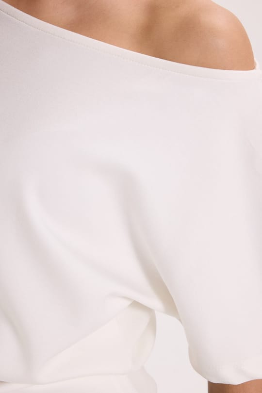Kadın Slim Fit Dar Kesim Kısa Yarasa Kol Kayık Yaka Ekru Tişört