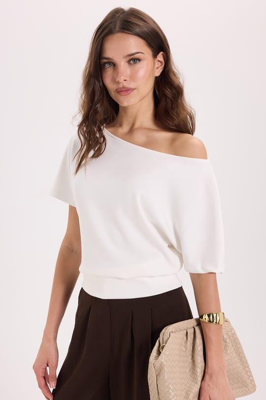 Kadın Slim Fit Dar Kesim Kısa Yarasa Kol Kayık Yaka Ekru Tişört