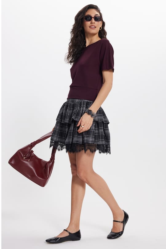 Kadın Slim Fit Dar Kesim Kısa Yarasa Kol Kayık Yaka Mürdüm Tişört