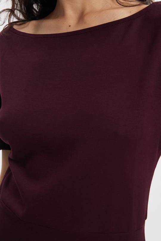 Kadın Slim Fit Dar Kesim Kısa Yarasa Kol Kayık Yaka Mürdüm Tişört