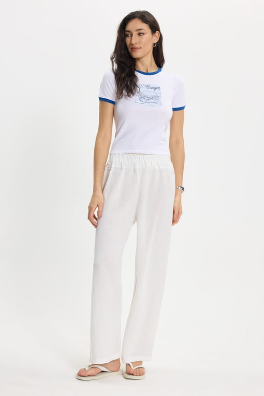 Kadın Slim Fit Dar Kesim %100 Pamuk Bisiklet Yaka Kısa Kollu Baskılı Beyaz Tişört