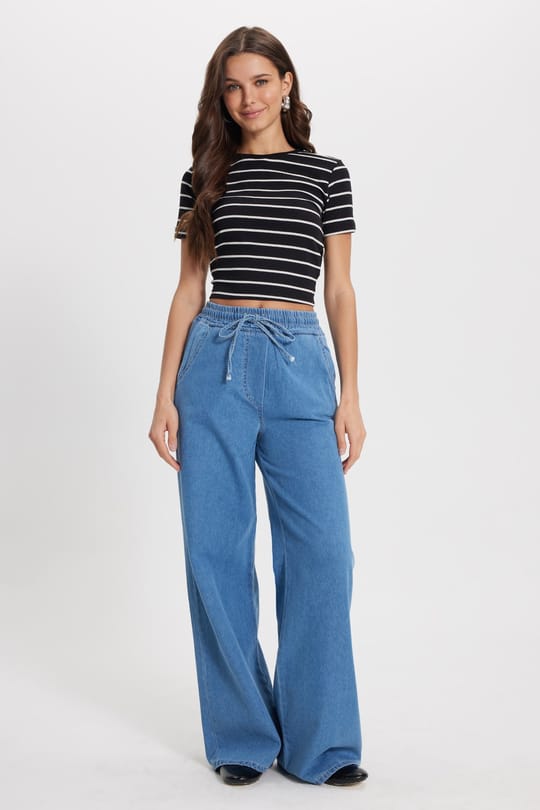 Kadın Slim Fit Dar Kesim Pamuklu  Yumuşak Dokulu Kısa Kollu Bisiklet Yaka Siyah Tişört