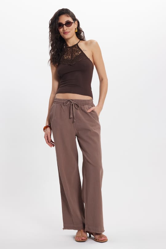 Kadın Slim Fit Dar Kesim Kolsuz Bİsiklet Yaka Dantelli Sırt Detaylı Kahverengi Bluz