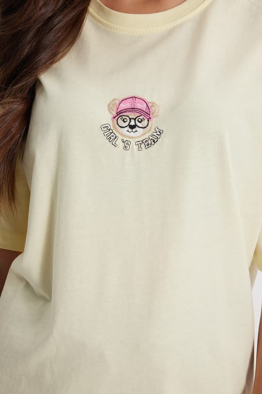 Kadın Oversize Geniş Kesim %100 Pamuk Bisiklet Yaka Kısa Kollu Baskıllı Sarı Tişört 