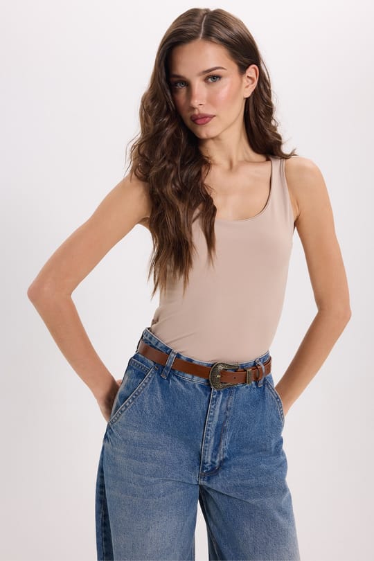 Kadın Standart Fit  Normal Kesim Kolsuz Halter Yaka Bej Crop Atlet