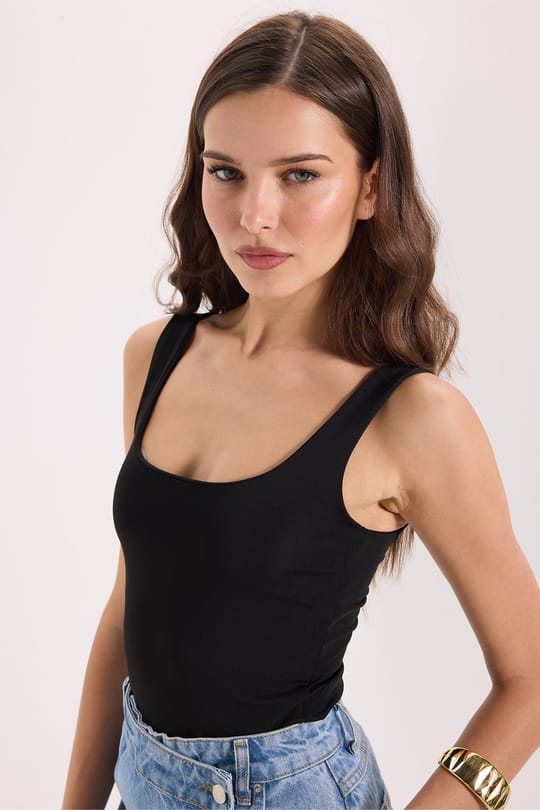 Kadın Slim Fit Dar Kesim Askılı Kare Yaka Sırtı Açık Sandy Kumaş Çıtçıtlı Siyah Body