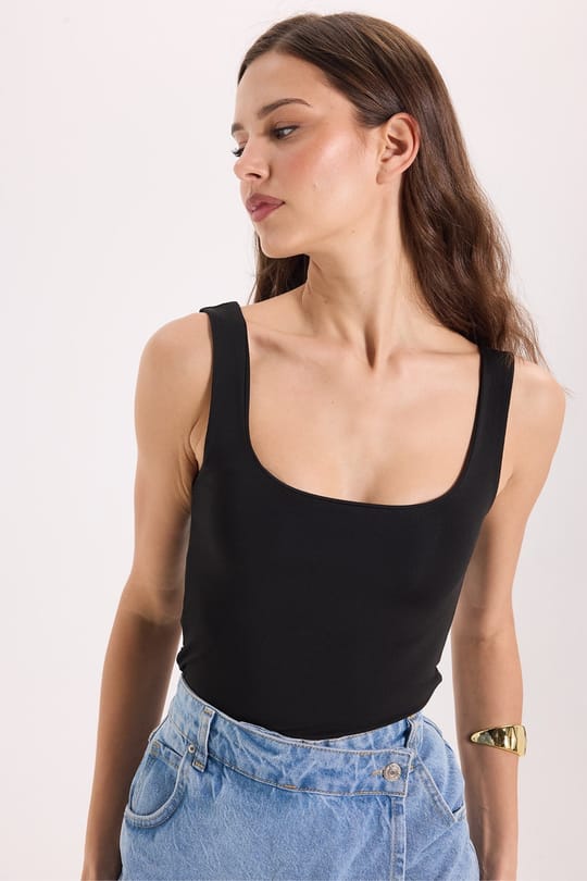 Kadın Slim Fit Dar Kesim Askılı Kare Yaka Sırtı Açık Sandy Kumaş Çıtçıtlı Siyah Body