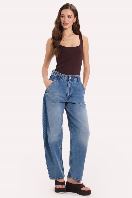 Kadın Slim Fit Dar Kesim Askılı Kare Yaka Sırtı Açık Sandy Kumaş Çıtçıtlı Kahverengi Body
