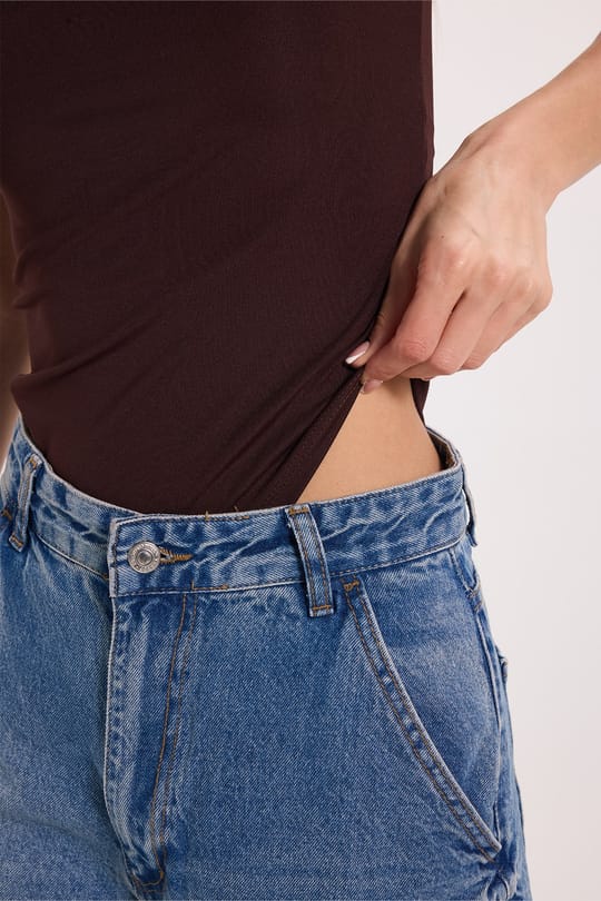 Kadın Slim Fit Dar Kesim Askılı Kare Yaka Sırtı Açık Sandy Kumaş Çıtçıtlı Kahverengi Body