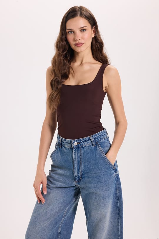 Kadın Slim Fit Dar Kesim Askılı Kare Yaka Sırtı Açık Sandy Kumaş Çıtçıtlı Kahverengi Body