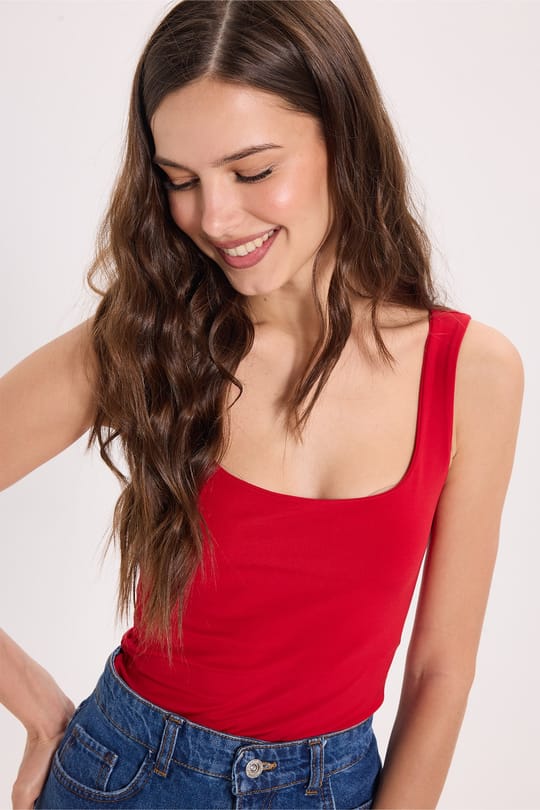 Kadın Slim Fit Dar Kesim Askılı Kare Yaka Sırtı Açık Sandy Kumaş Çıtçıtlı Bordo Body