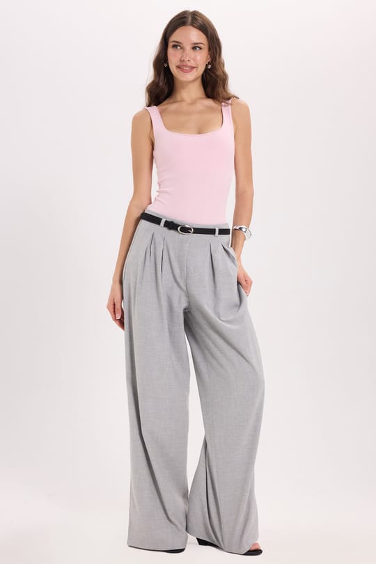 Kadın Slim Fit Dar Kesim Askılı Kare Yaka Sırtı Açık Sandy Kumaş Çıtçıtlı Pembe Body