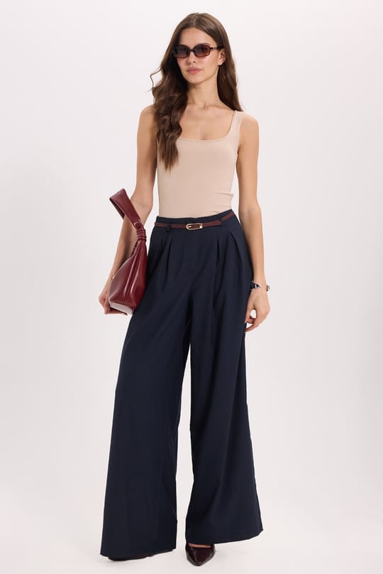 Kadın Slim Fit Dar Kesim Askılı Kare Yaka Sırtı Açık Sandy Kumaş Çıtçıtlı Bej Body