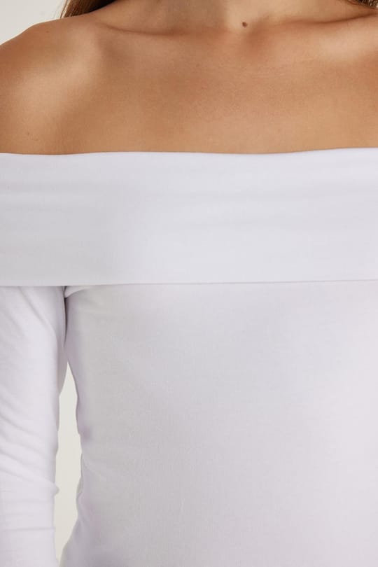 Kadın Slim Fit Dar Kesim Uzun Kol Kayık Yaka Beyaz Bluz