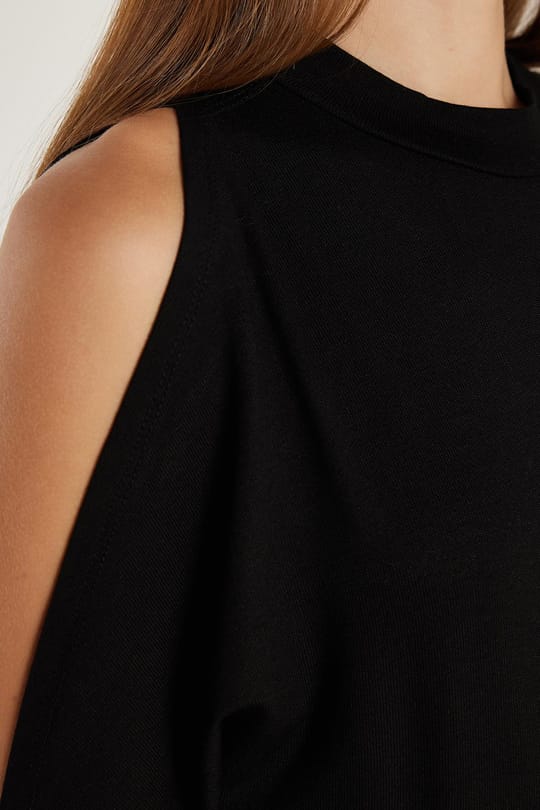 Kadın Slim Fit Dar Kesim Boğazlı Omuz Detaylı Siyah Bluz