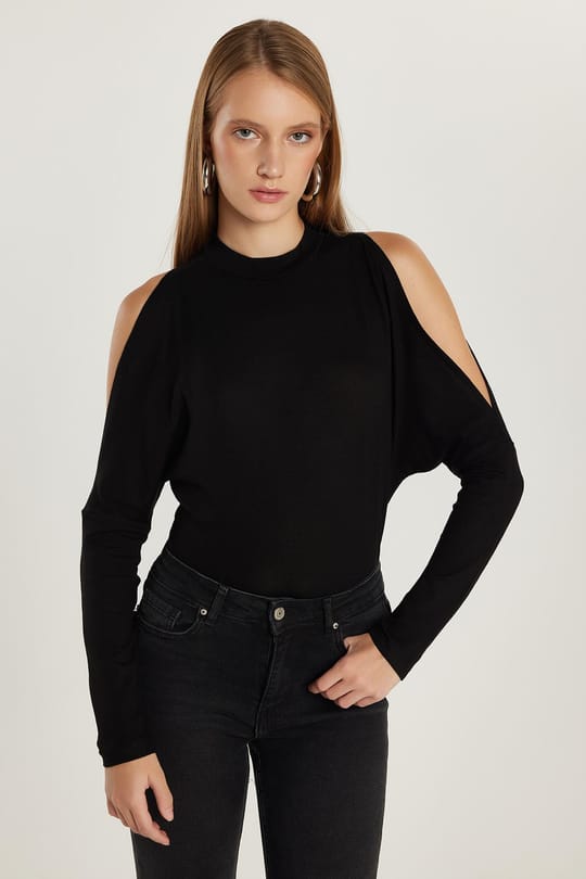 Kadın Slim Fit Dar Kesim Boğazlı Omuz Detaylı Siyah Bluz