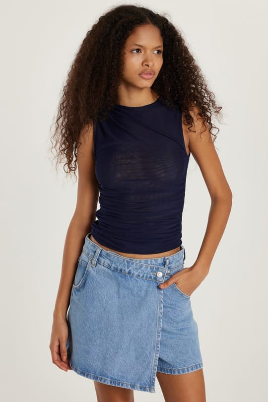 Kadın Slim Fit Sıfır Kol Düz Bisiklet Yaka Lacivert Bluz