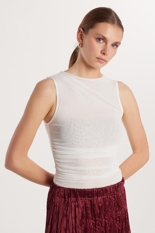 Kadın Slim Fit Sıfır Kol Düz Bisiklet Yaka Ekru Bluz