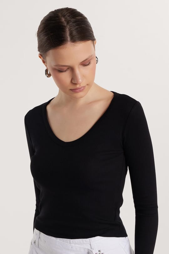 Kadın Slim Fit Pamuklu Düz V Yaka Siyah Bluz