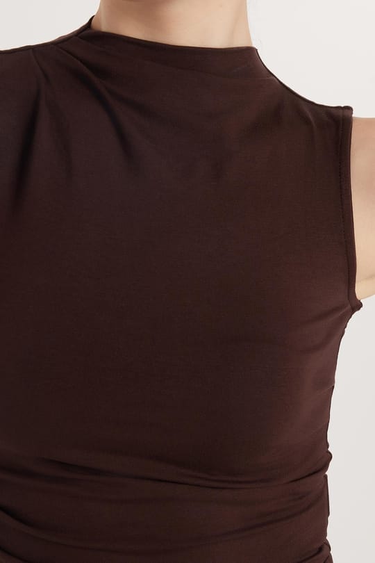 Kadın Slim Fit Viskon Sıfır Kol Boğazlı Kahverengi Bluz