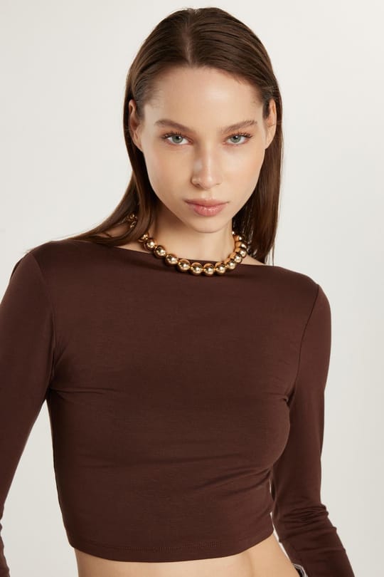 Kadın Slim Fit Dar Kesim Bisiklet Yaka Sırt Detaylı Kahverengi Bluz