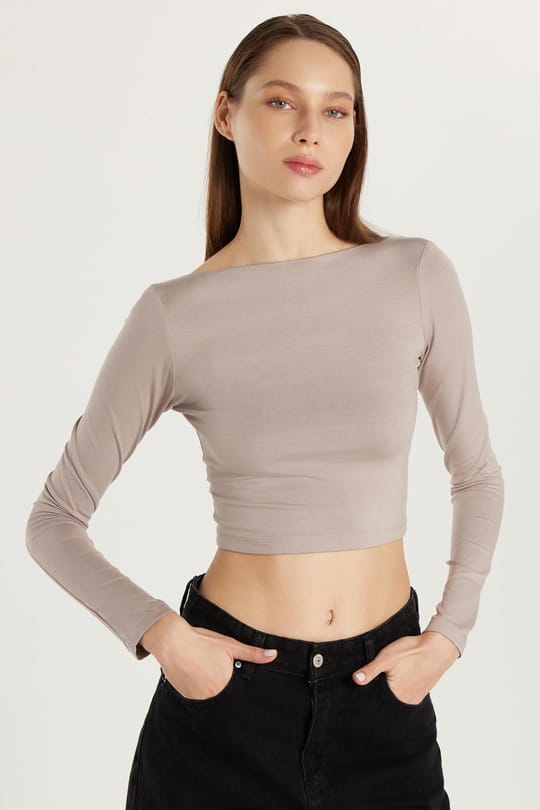 Kadın Slim Fit Dar Kesim Bisiklet Yaka Sırt Detaylı Vizon Bluz