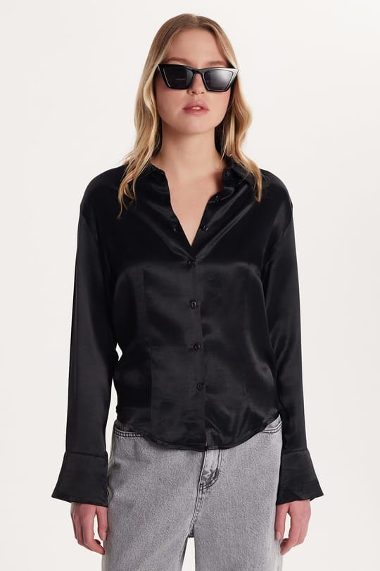 Kadın Slim Fit Dar Kesim Uzun Kollu Klasik Yaka Saten Siyah Gömlek