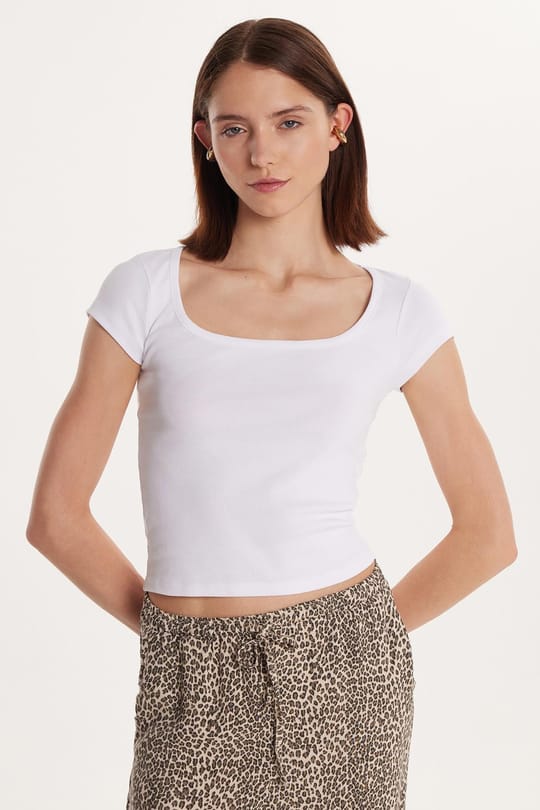 Kadın Slim Fit Dar Kesim Pamuklu Kısa Kollu U Yaka Beyaz Bluz