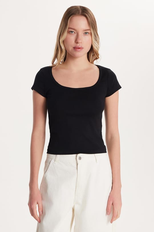 Kadın Slim Fit Dar Kesim Kısa Kollu U Yaka Siyah Bluz
