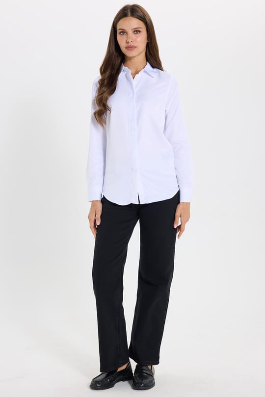 Kadın Slim Fit Dar Kesim Vucüda Oturan Uzun Kollu Gizli Düğme Detaylı Beyaz Basic Gömlek