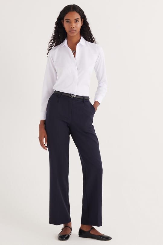Kadın Slim Fit Dar Kesim Vucüda Oturan Uzun Kollu Gizli Düğme Detaylı Beyaz Basic Gömlek