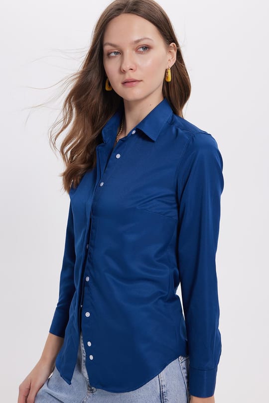Kadın Slim Fit Dar Kesim Vucüda Oturan Uzun Kollu Gizli Düğme Detaylı Lacivert Basic Gömlek