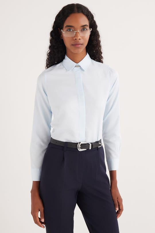 Kadın Slim Fit Dar Kesim Vucüda Oturan Uzun Kollu Gizli Düğme Detaylı Mavi Basic Gömlek
