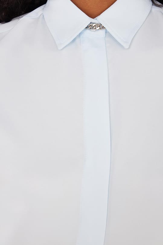 Kadın Slim Fit Dar Kesim Vucüda Oturan Uzun Kollu Gizli Düğme Detaylı Mavi Basic Gömlek