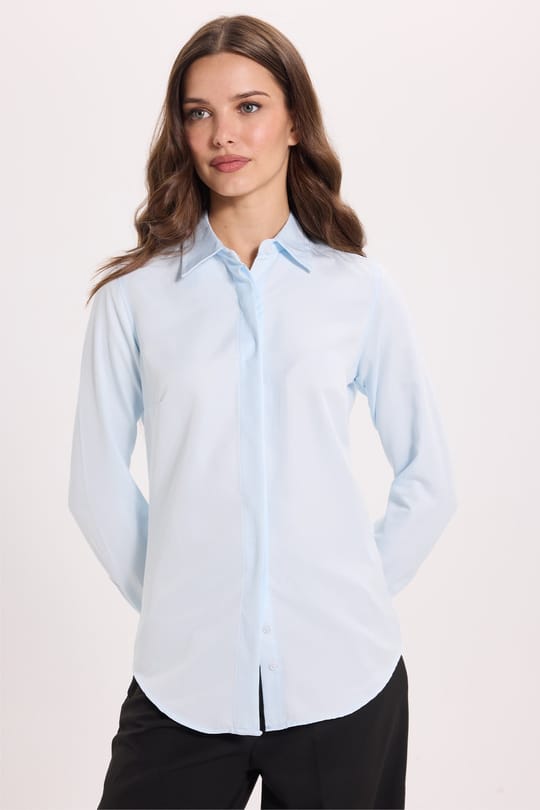 Kadın Slim Fit Dar Kesim Vucüda Oturan Uzun Kollu Gizli Düğme Detaylı Mavi Basic Gömlek