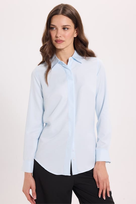 Kadın Slim Fit Dar Kesim Vucüda Oturan Uzun Kollu Gizli Düğme Detaylı Mavi Basic Gömlek