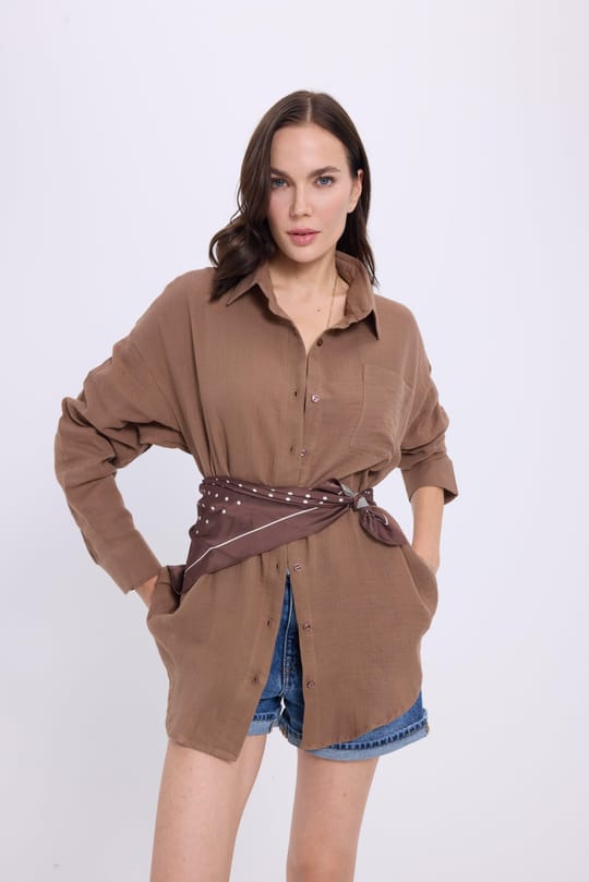 Kadın Oversize Geniş Kesim %100 Pamuk Müslin Kumaş Uzun Kollu Cepli Dokulu Kahverengi Gömlek